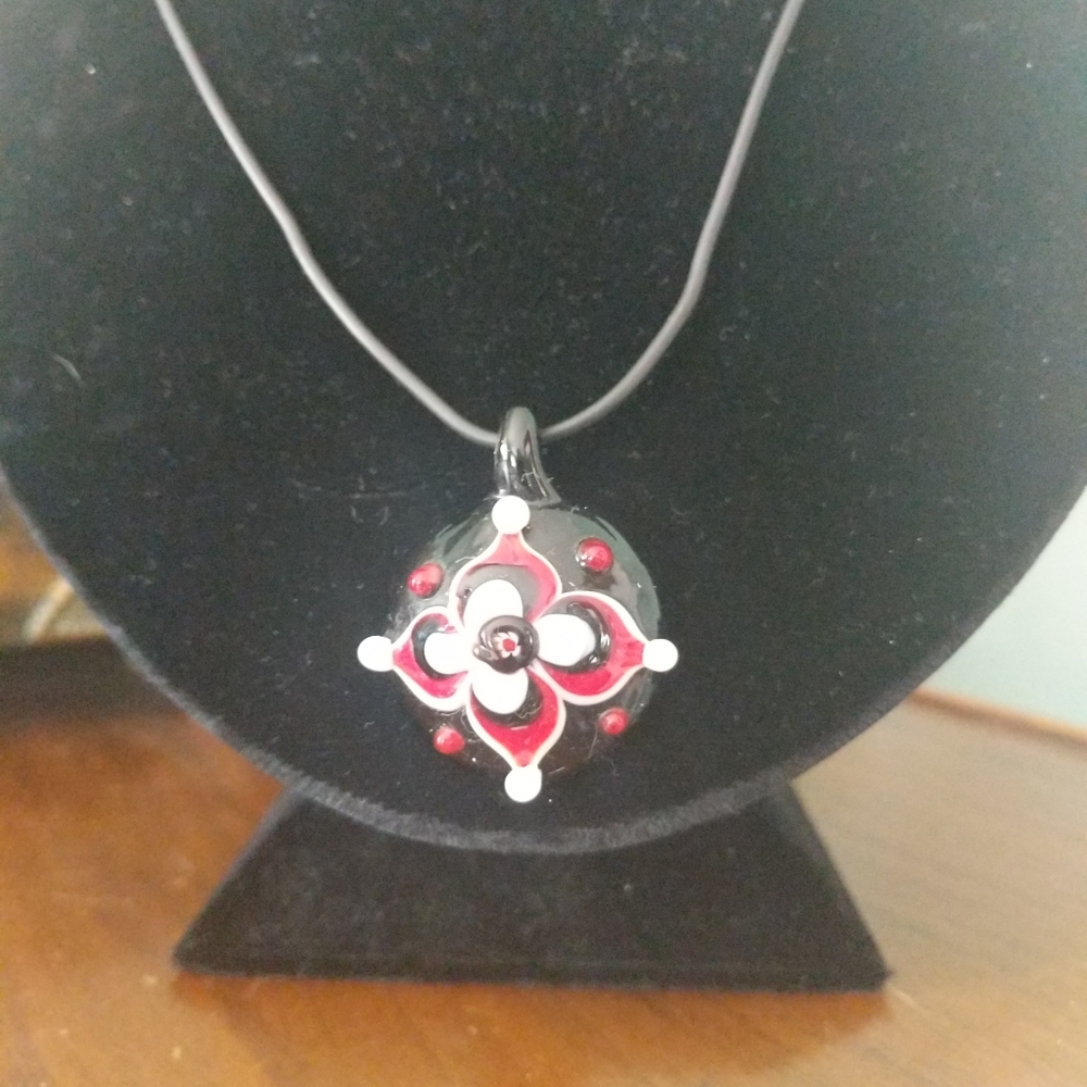 Painted glass bead